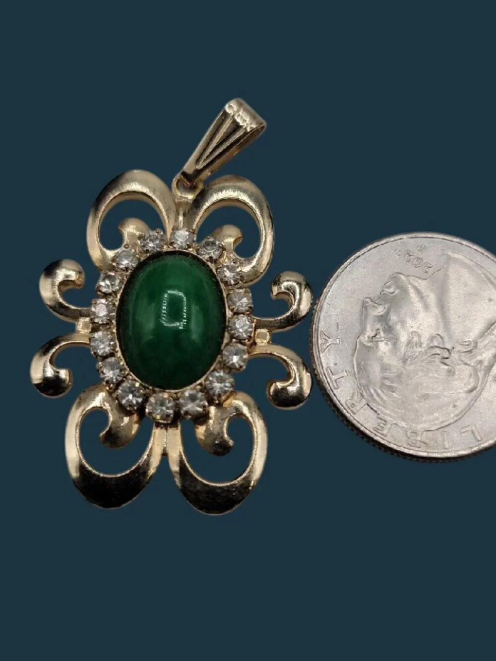 VTG Costume Jewelry Pendant Green Oval Cabochon Gold Tone Openwork Filigree Halo